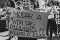 Opressão com maquiagem fina